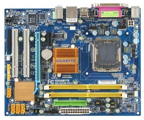 Распаковка и осмотр содержимого набора материнской платы Gigabyte GA G31M-ES2L