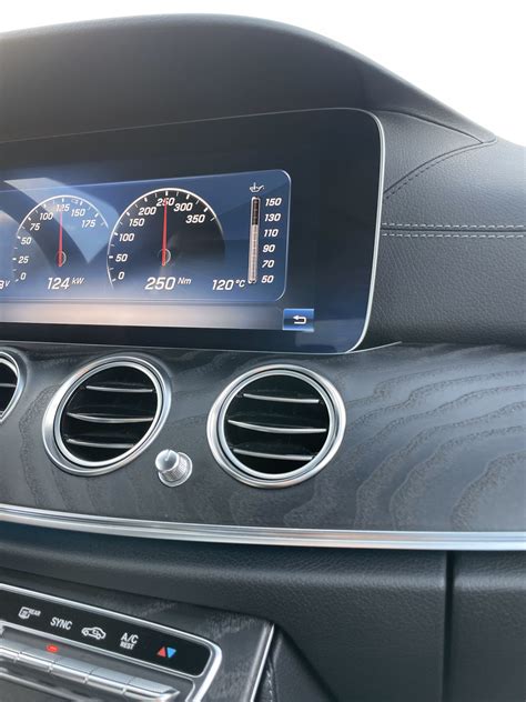 Симптомы низкого уровня масла в двигателе Mercedes E200 W213