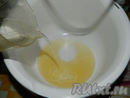 Способ №2: промыть масло горячей водой